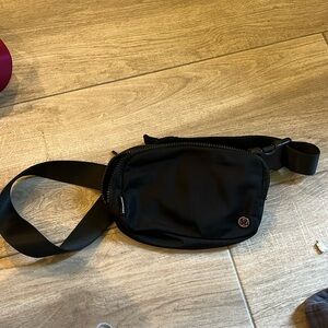 Lululemon belt bag black